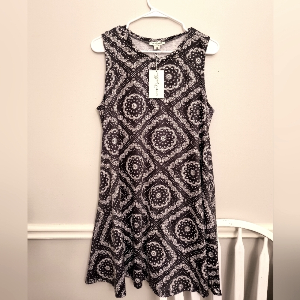Patterned Black and White Sleeveless Dress